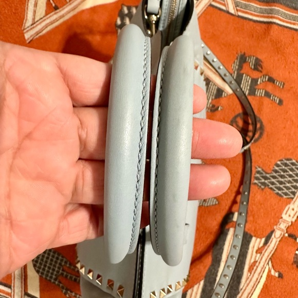 VALENTINO GARAVANI ❤️🌟 ROCKSTUD LEATHER BLUE TOTE BAG ⭐️ - Picture 9 of 14